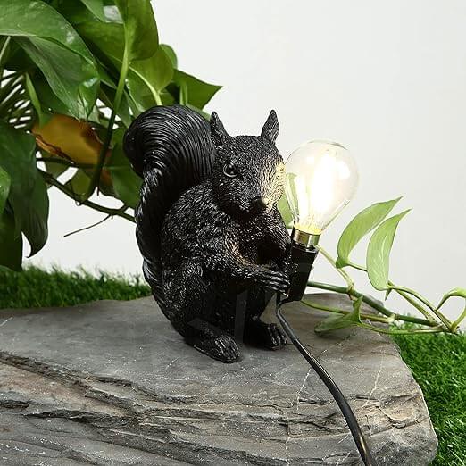 Sød Egern Bordlampe - Nordisk Design