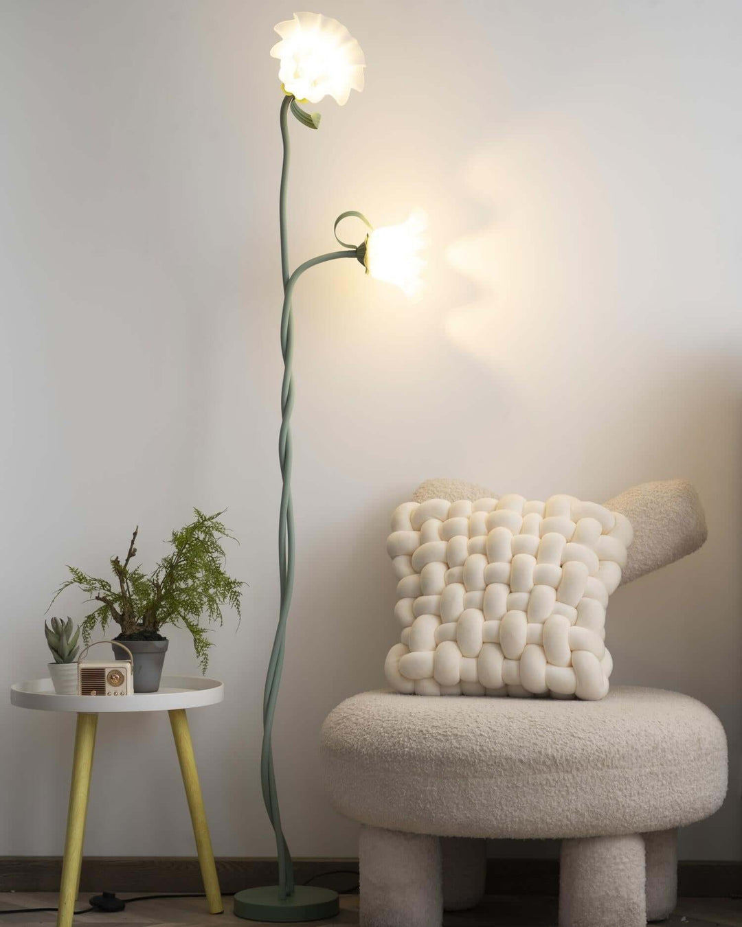 Elegant Blomster Gulvlampe i Mat Grøn