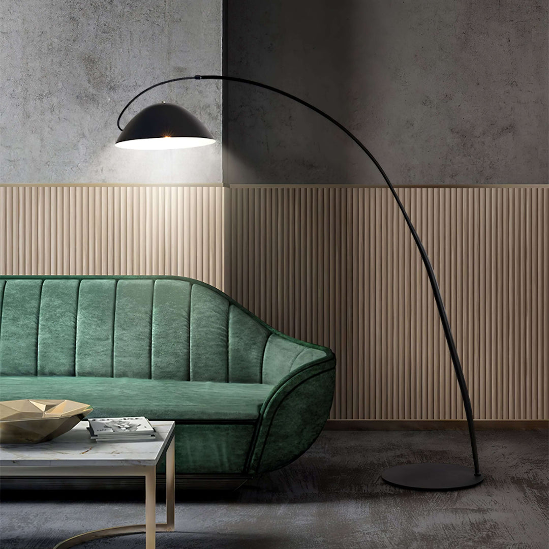 Justerbar bue gulvlampe i metal