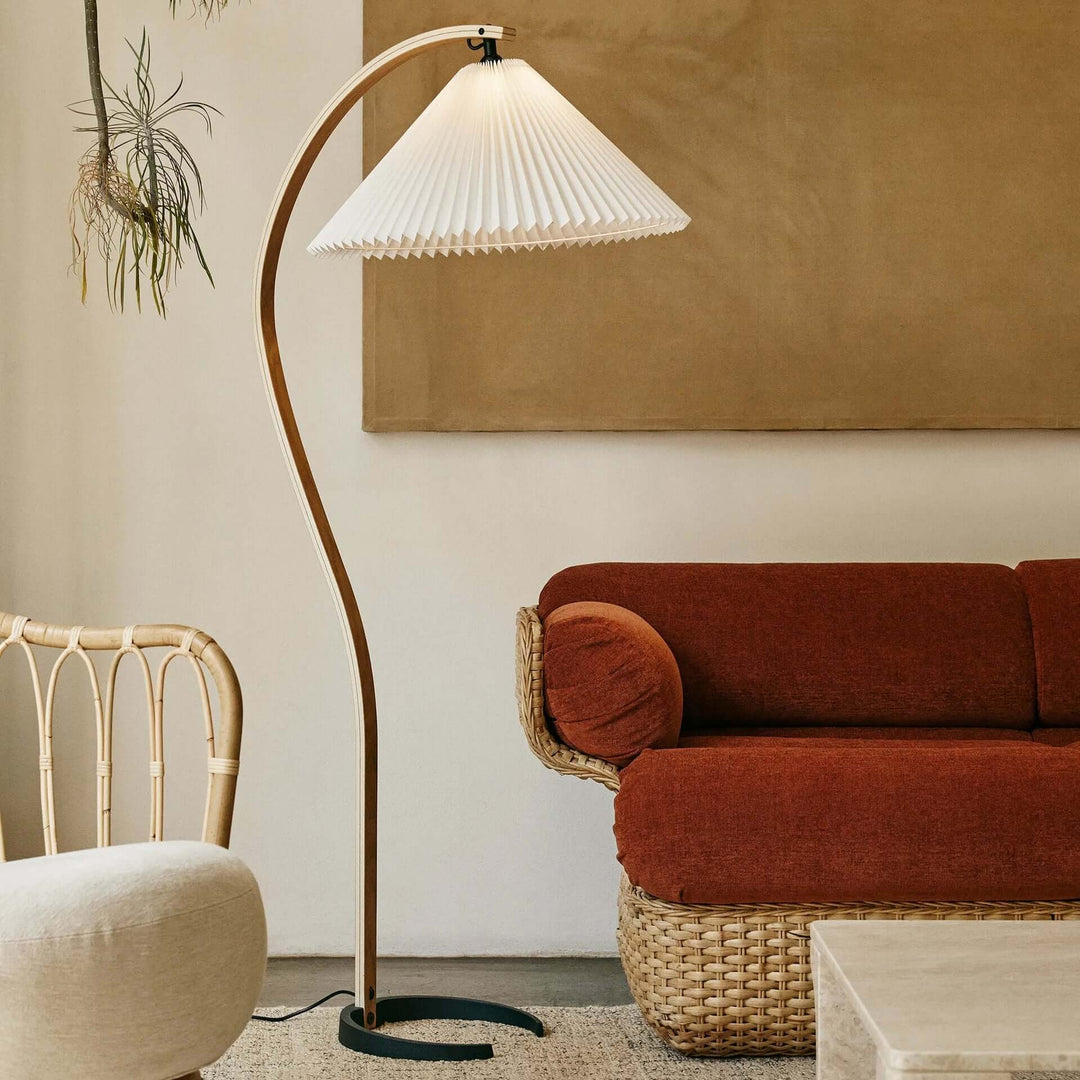 Designer Gulvlampe i Træ & Metal