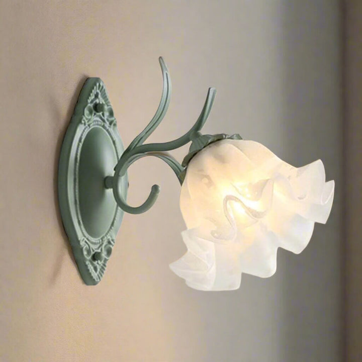 Elegant Blomster Væglampe i Jern & Akryl - 22cm