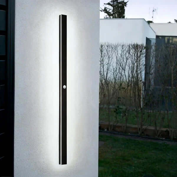 Moderne LED-væglampe i metal og akryl