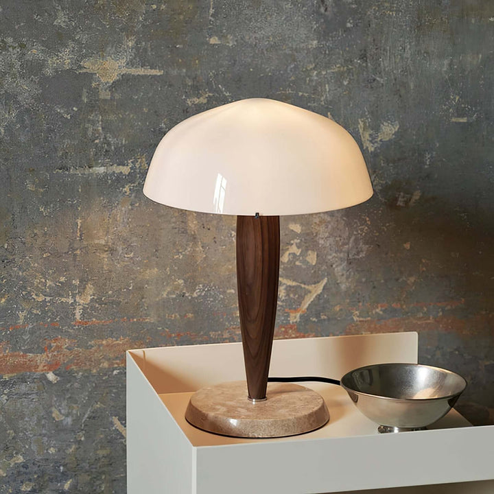 Elegant Bordlampe i Valnød & Marmor