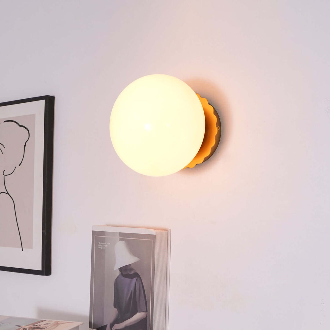 Moderne Metal Væglampe med Lyserød Glasskærm