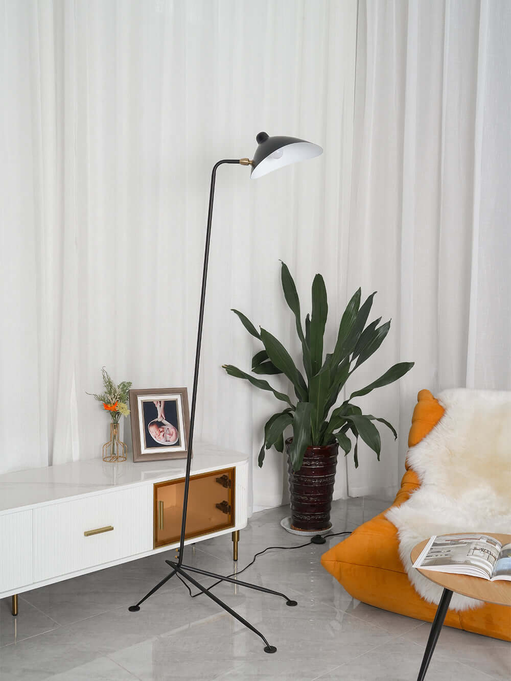 Justerbar 3-armet gulvlampe i metal