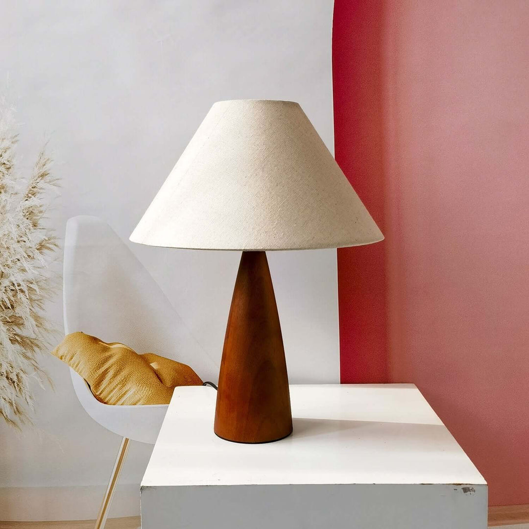 Elegant Bordlampe i Massivt Træ