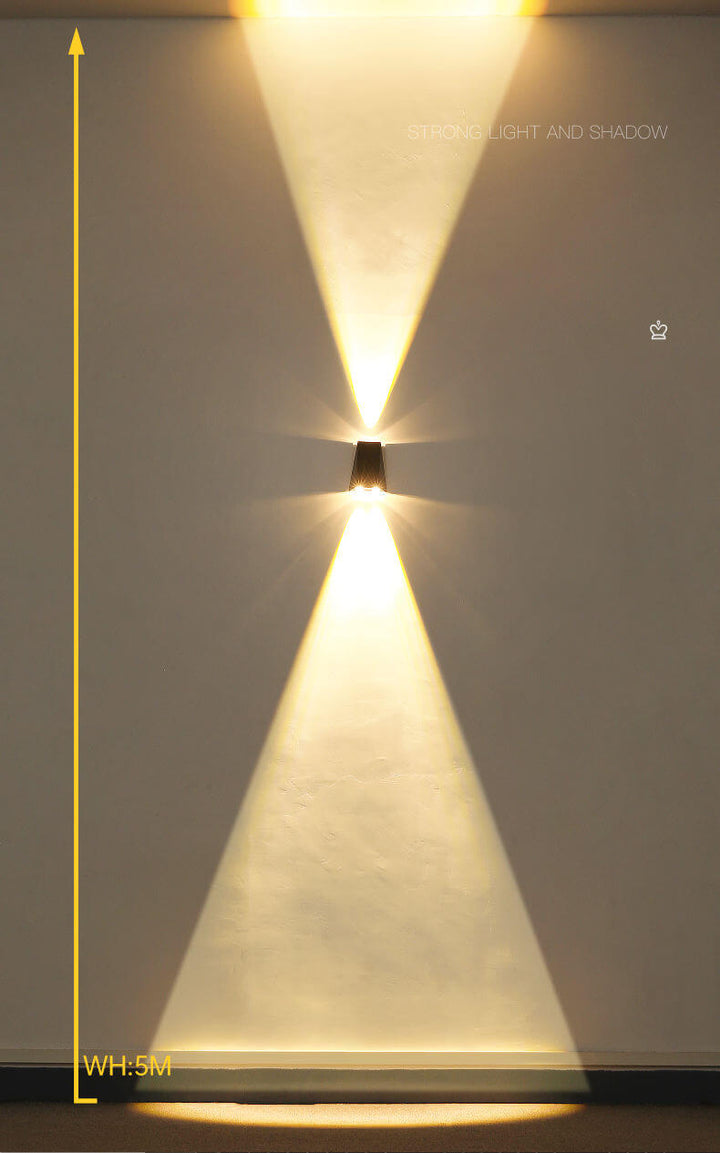 Soldrevet LED-væglampe med justerbar belysning