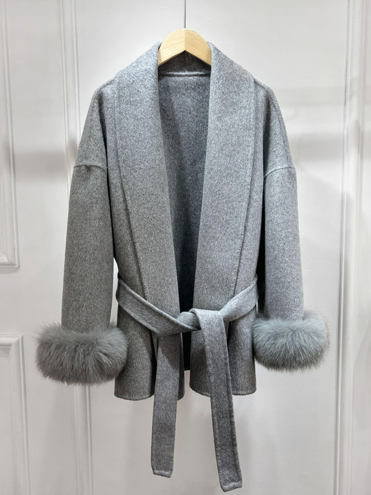 Dame Elegant Jakke med Faux Fur Manchetter og Bælte