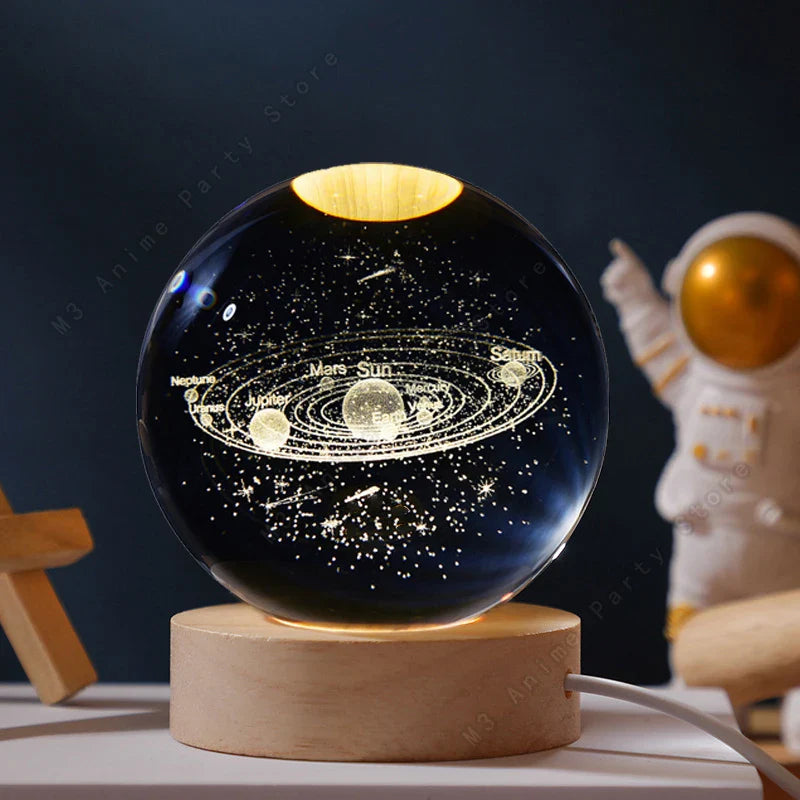 Moderne 3D krystalkugle natlampe med galakse/planet motiv, en LED USB bordlampe der lyser ethvert rum op.