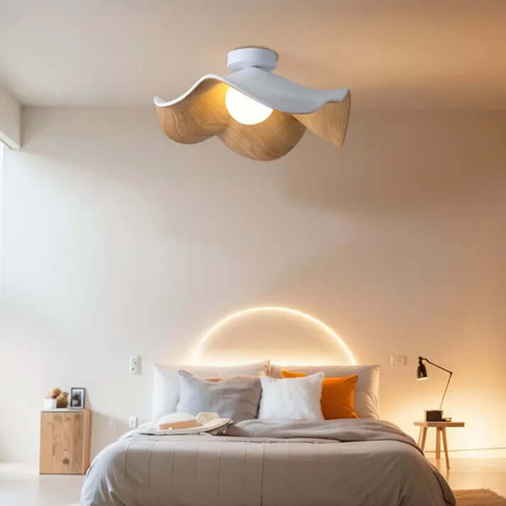 Lotus Loftslampe i Harpiks og Træ