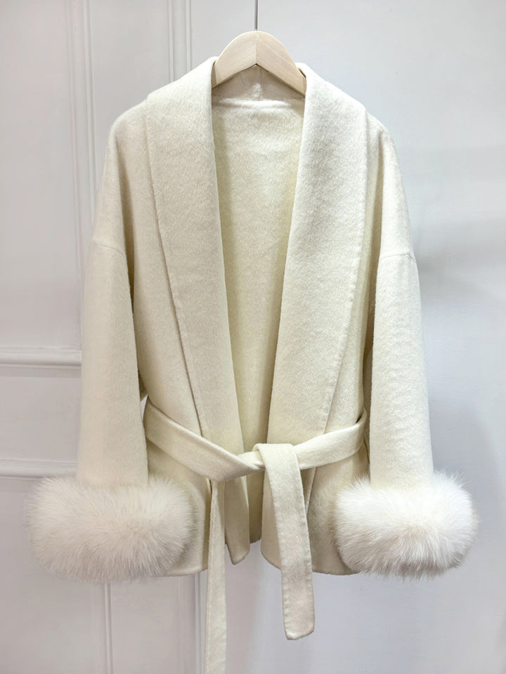 Dame Elegant Jakke med Faux Fur Manchetter og Bælte