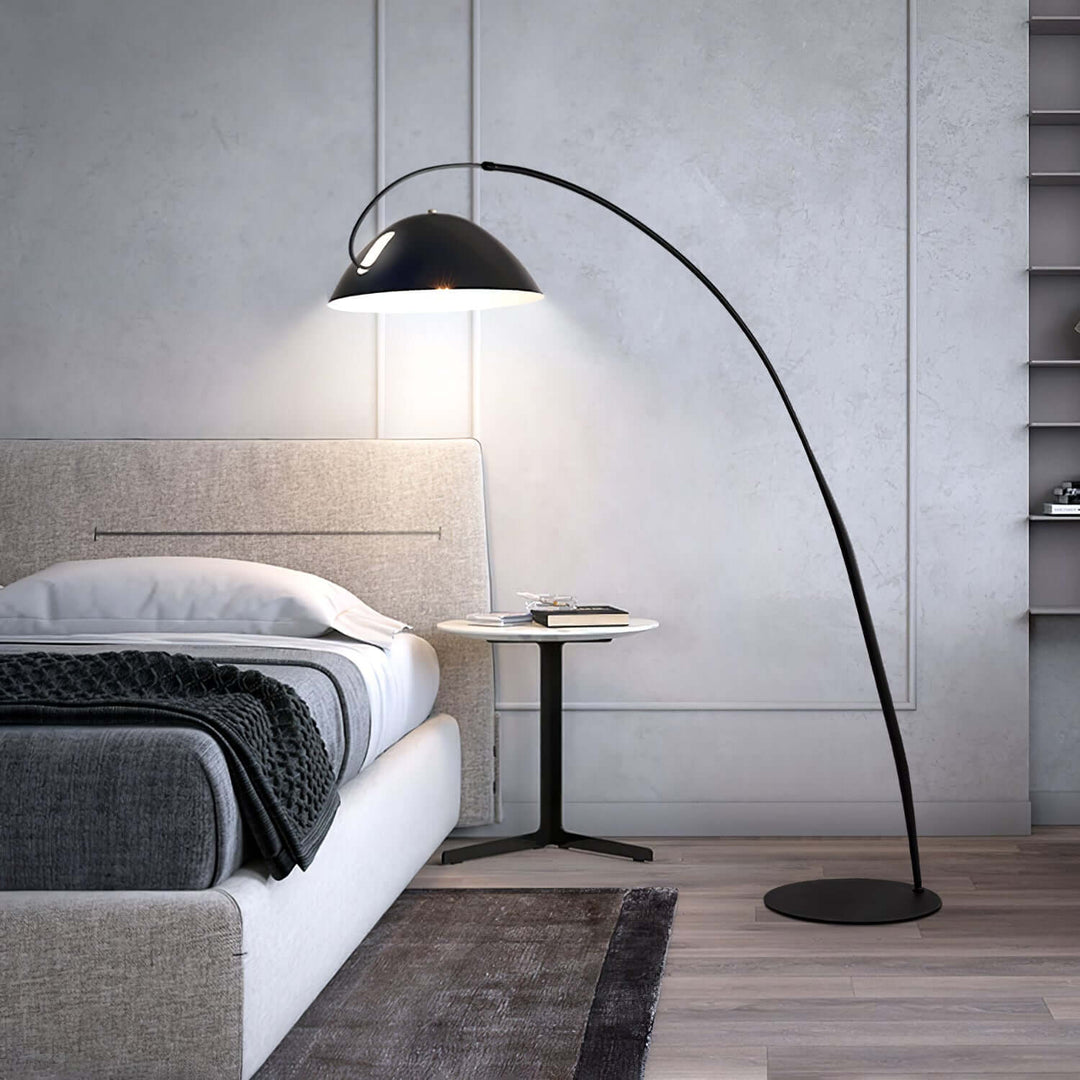 Justerbar bue gulvlampe i metal