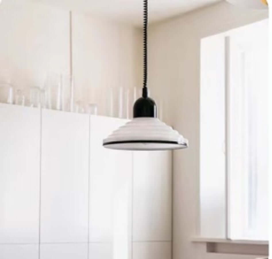 Cremefarvet Glas Pendellampe - Elegant Design