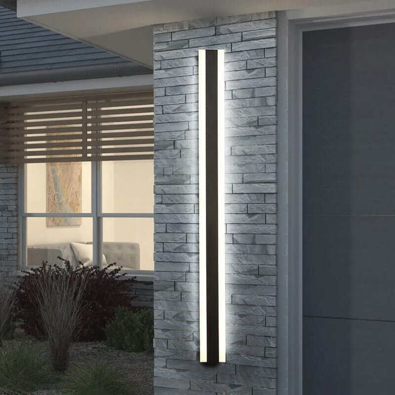 LED Væglampe i Stribet Design
