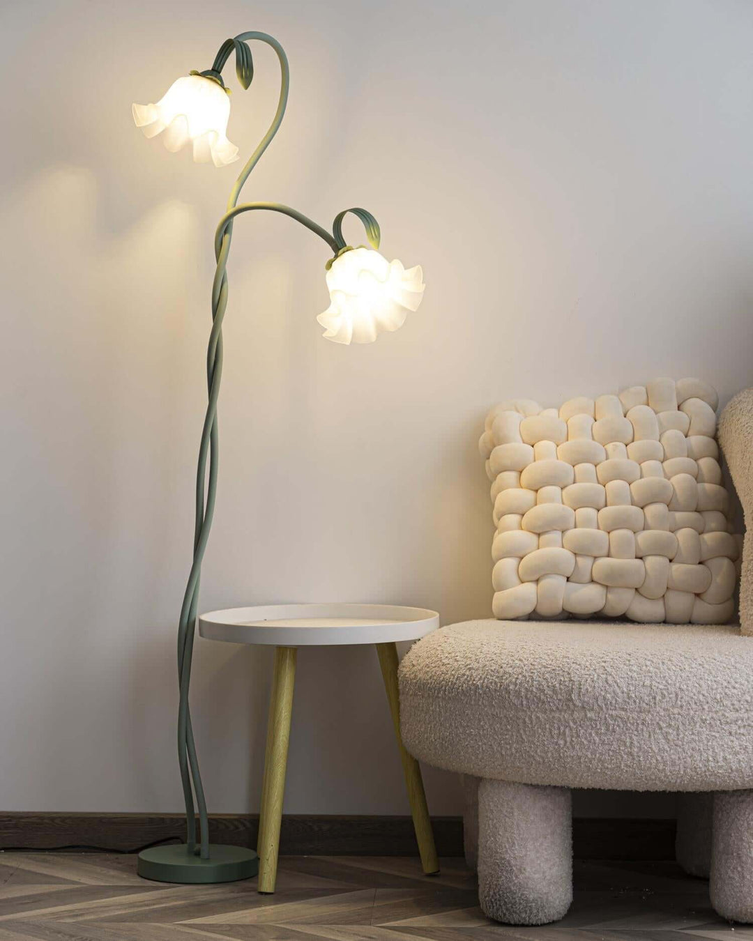 Elegant Blomster Gulvlampe i Mat Grøn