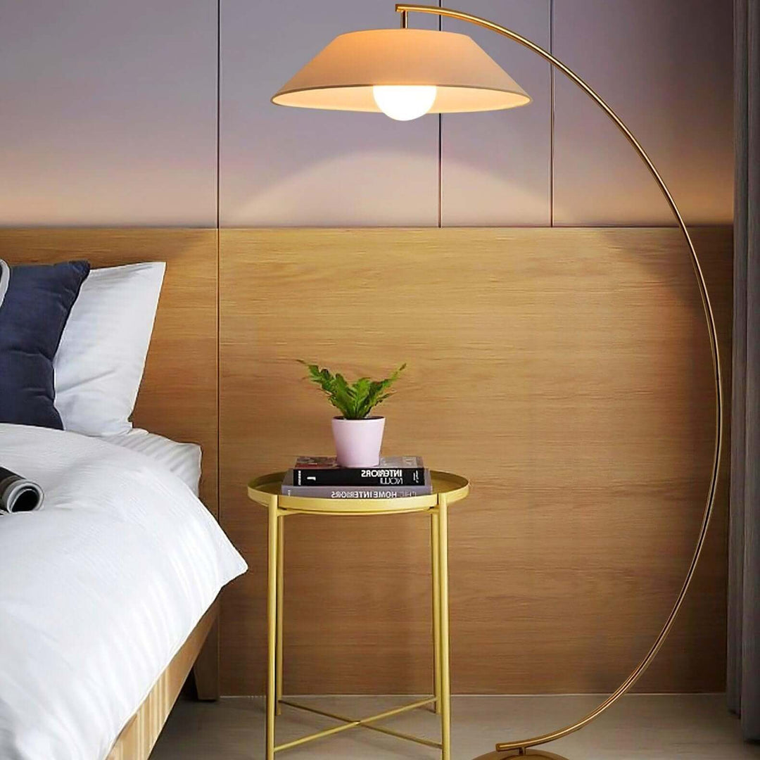 Elegant Gulvlampe med Stofskærm