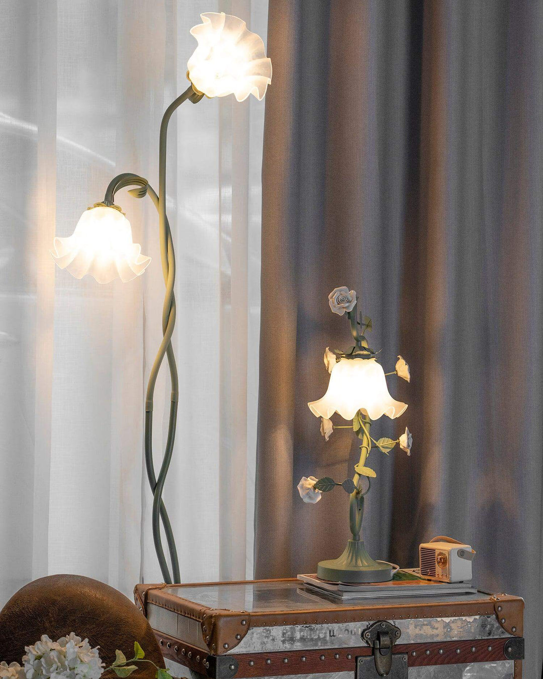 Elegant Blomster Gulvlampe i Mat Grøn