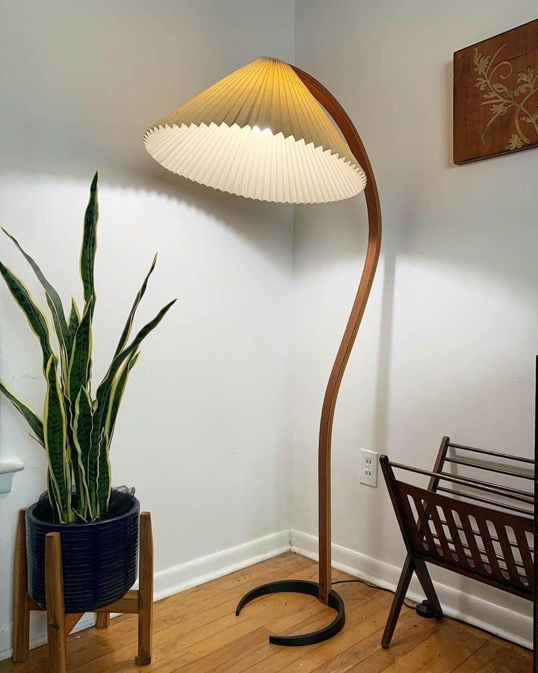 Designer Gulvlampe i Træ & Metal
