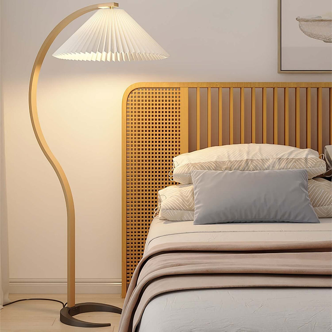 Designer Gulvlampe i Træ & Metal