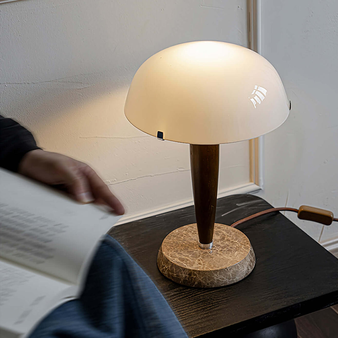 Elegant Bordlampe i Valnød & Marmor