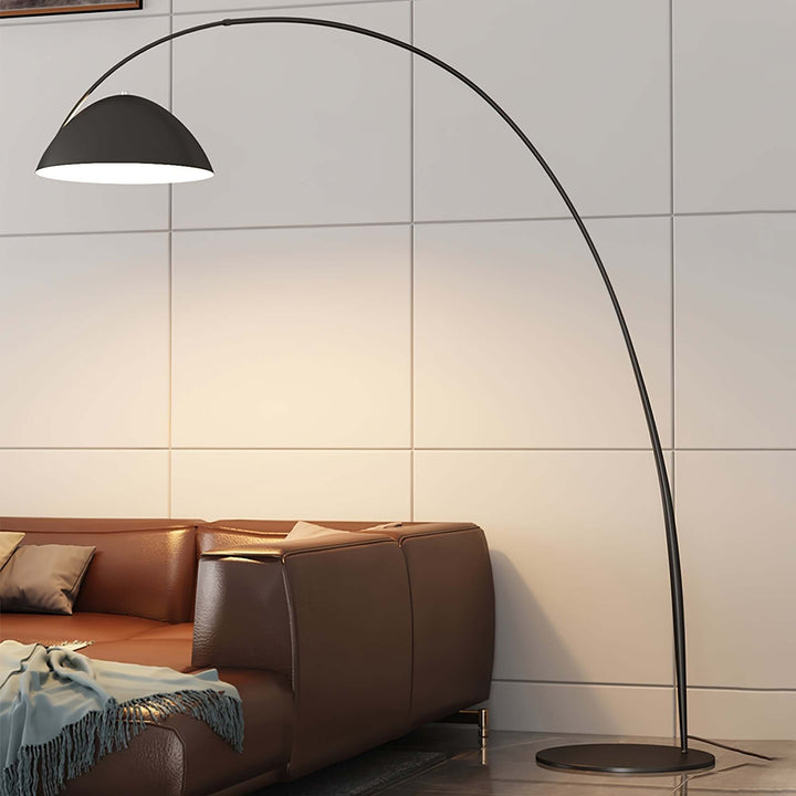 Justerbar bue gulvlampe i metal