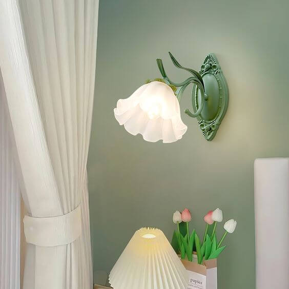 Elegant Blomster Væglampe i Jern & Akryl - 22cm