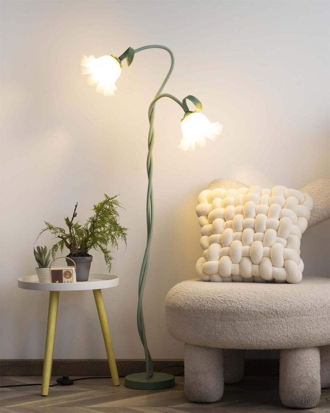 Elegant Blomster Gulvlampe i Mat Grøn