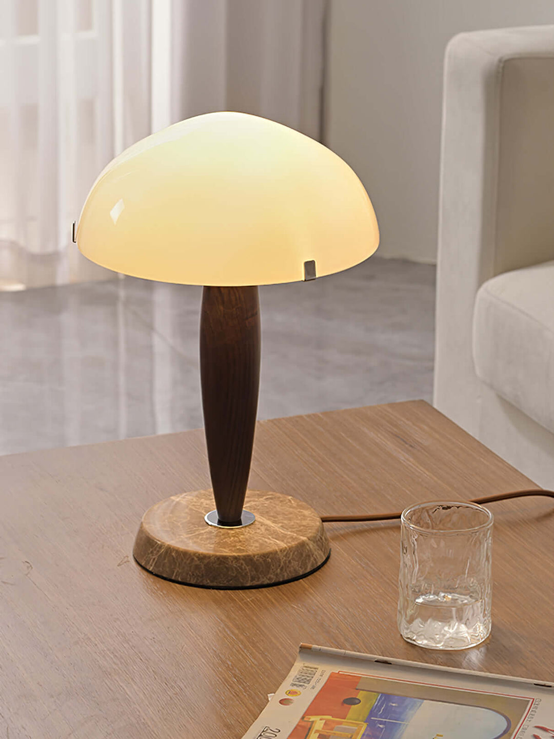 Elegant Bordlampe i Valnød & Marmor