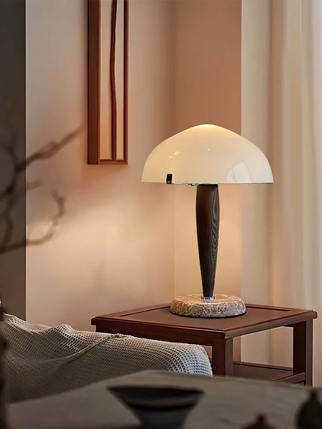 Elegant Bordlampe i Valnød & Marmor