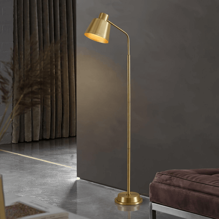 Elegant Gulvlampe i Messing
