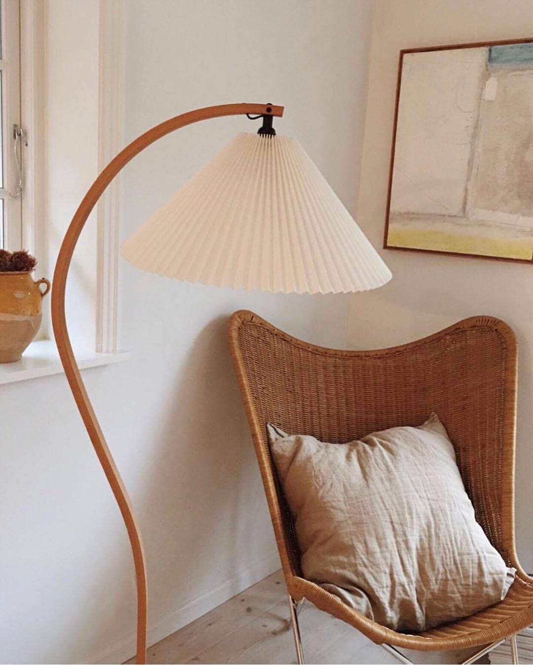 Designer Gulvlampe i Træ & Metal