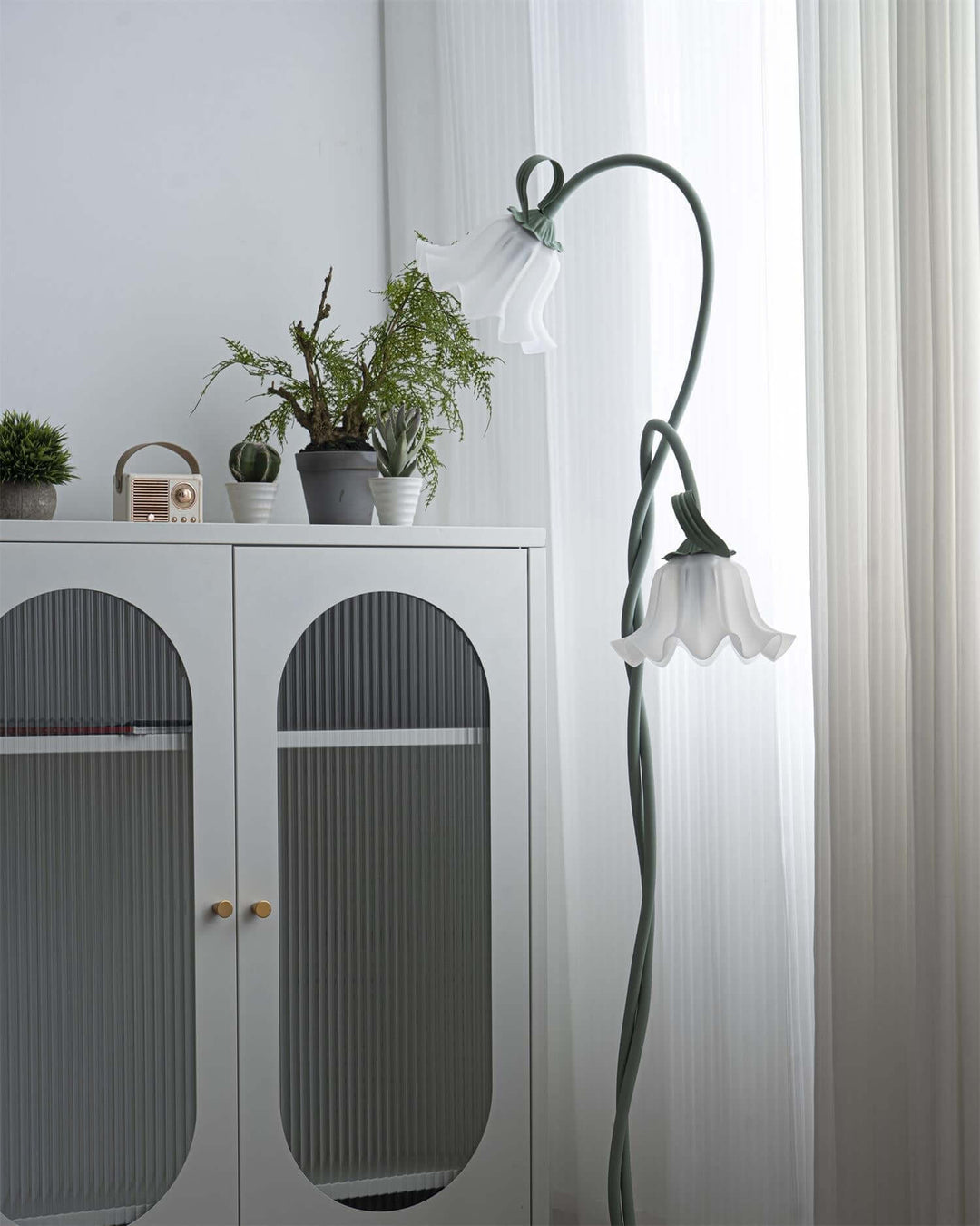 Elegant Blomster Gulvlampe i Mat Grøn