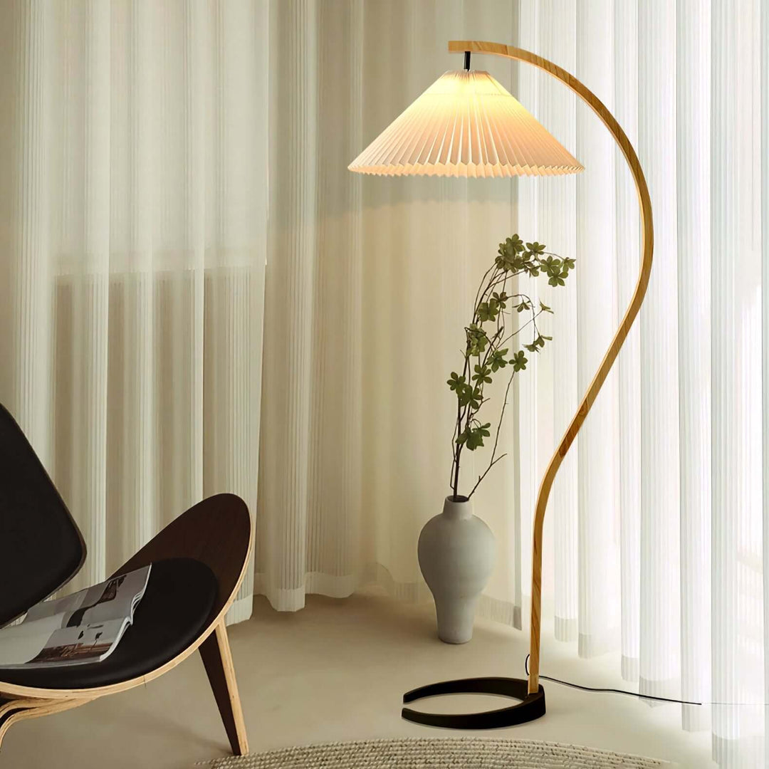 Designer Gulvlampe i Træ & Metal