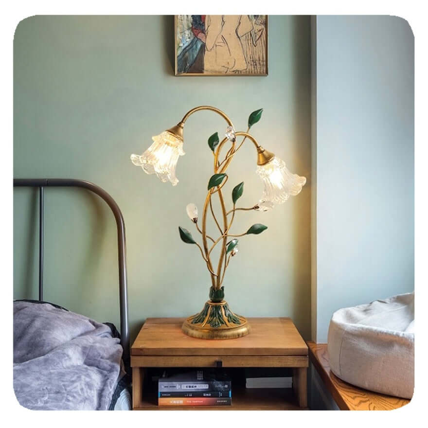 Elegant Blomster Bordlampe i Krystal & Jern