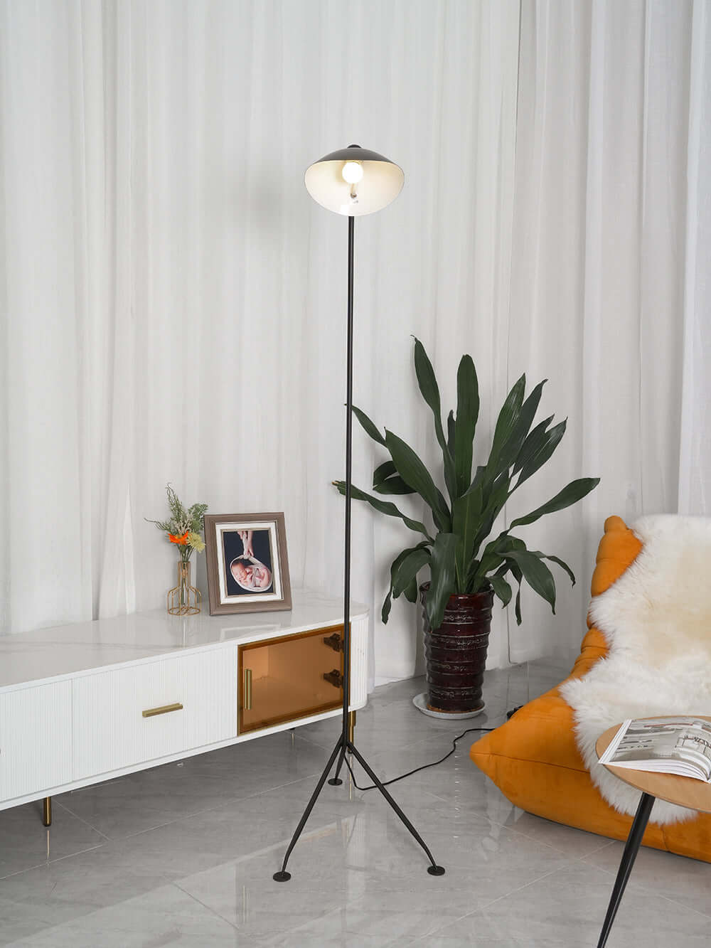 Justerbar 3-armet gulvlampe i metal