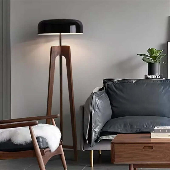 Elegant Træ Gulvlampe i Norsk Stil