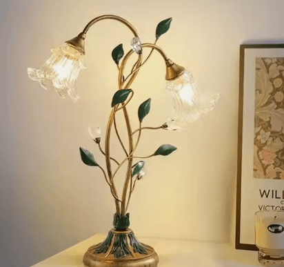Elegant Blomster Bordlampe i Krystal & Jern