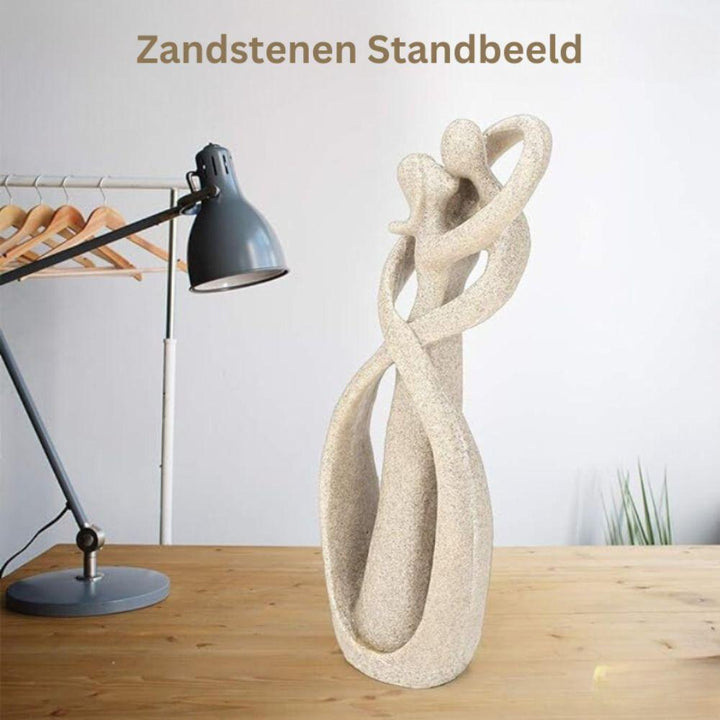 Moderne abstrakt skulptur til hjemmedekoration. Udtrykker tidløs kærlighed. Elegant stuedekoration.