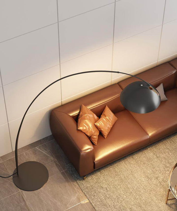 Justerbar bue gulvlampe i metal