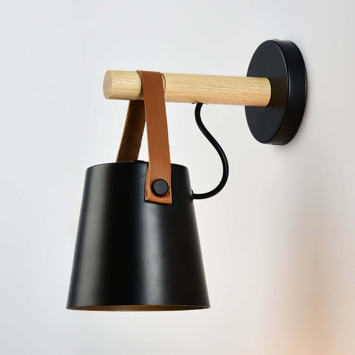 Konisk Væglampe i Træ med LED | Skandinavisk Design