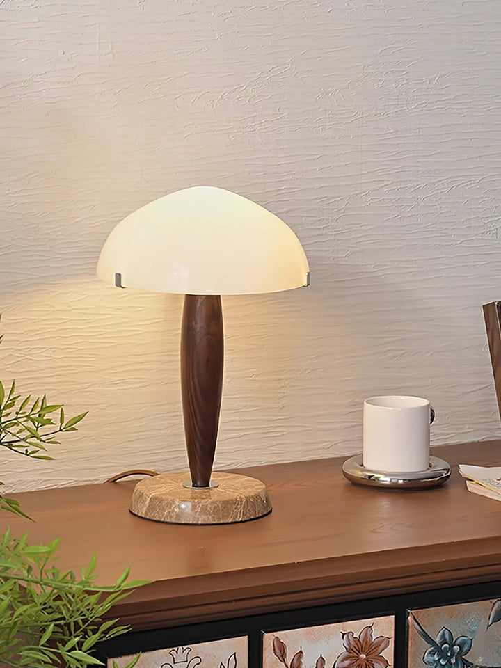 Elegant Bordlampe i Valnød & Marmor