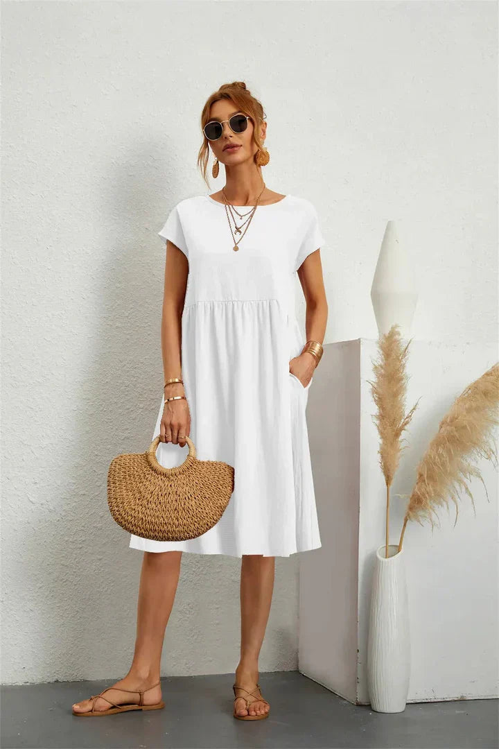 Alsidig hverdagskjole til kvinder med lommer. Perfekt sommerkjole for komfort og stil. Elegant og praktisk.