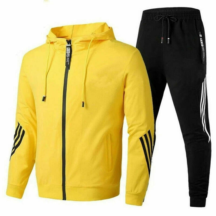 Alsidig træningsdragt i blødt, elastisk materiale med sporty look, ideel til både træning og afslapning i flere farver.