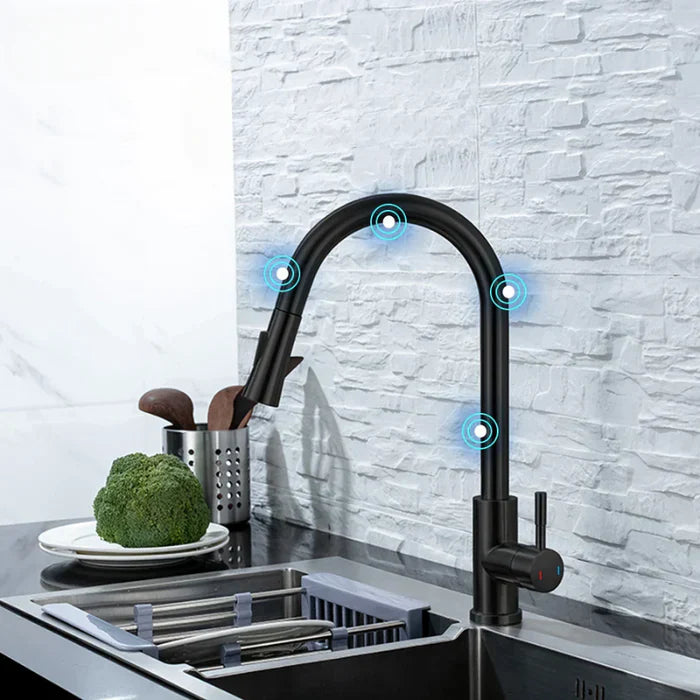 "AquaTouch sensorstyret køkkenhane i børstet stål med udtræksdesign, moderne og funktionelt til stilfuldt køkkenmiljø."
