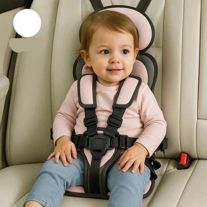 Rejseautostol for børn, letvægt og kompakt design, med justerbare stropper for perfekt pasform.