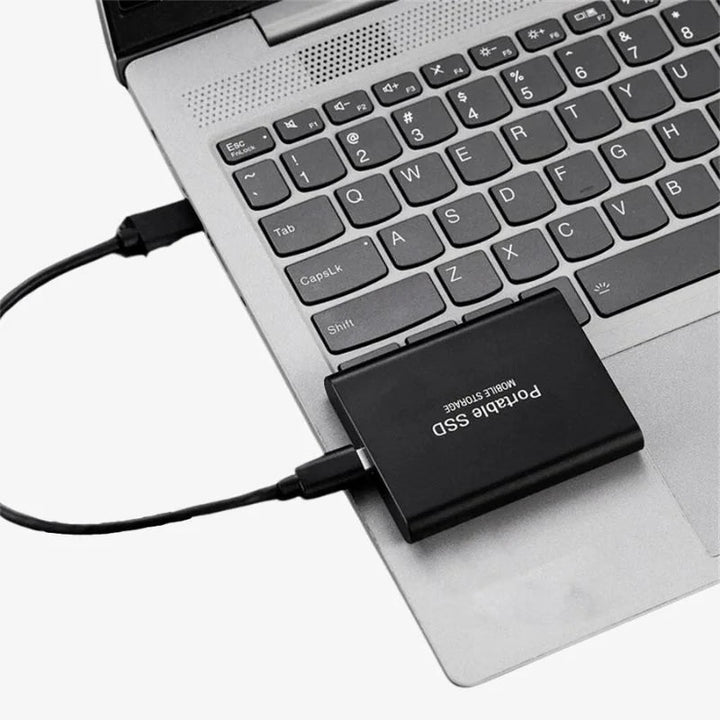 Bærbar ekstern SSD i aluminium for sikker højhastighedsdataoverførsel, backup og mobil lagring.
