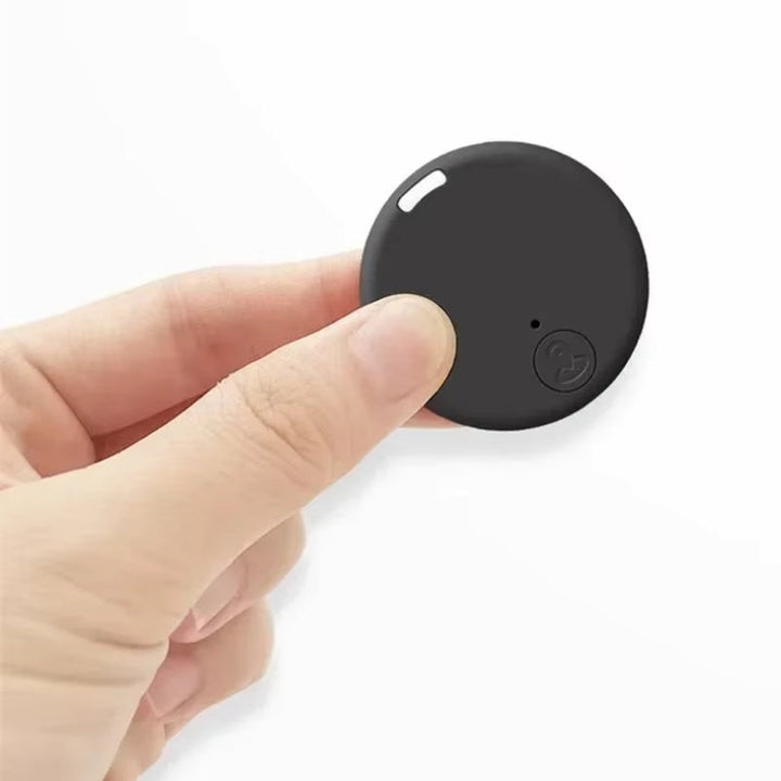 Smart home GPS tracker, giver real-time sporing via mobilapp for øget sikkerhed og ro i sindet. Diskret design.