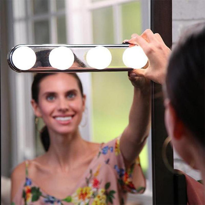 Justerbar LED makeuplampe til fejlfri makeup. Kompakt og bærbar med touch-funktion, perfekt gaveidé.