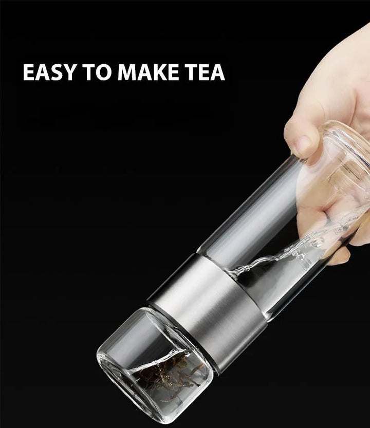 Termoflaske med gennemsigtig krop og integreret teinfuser til nem brygning af løs te. Til teelskere.