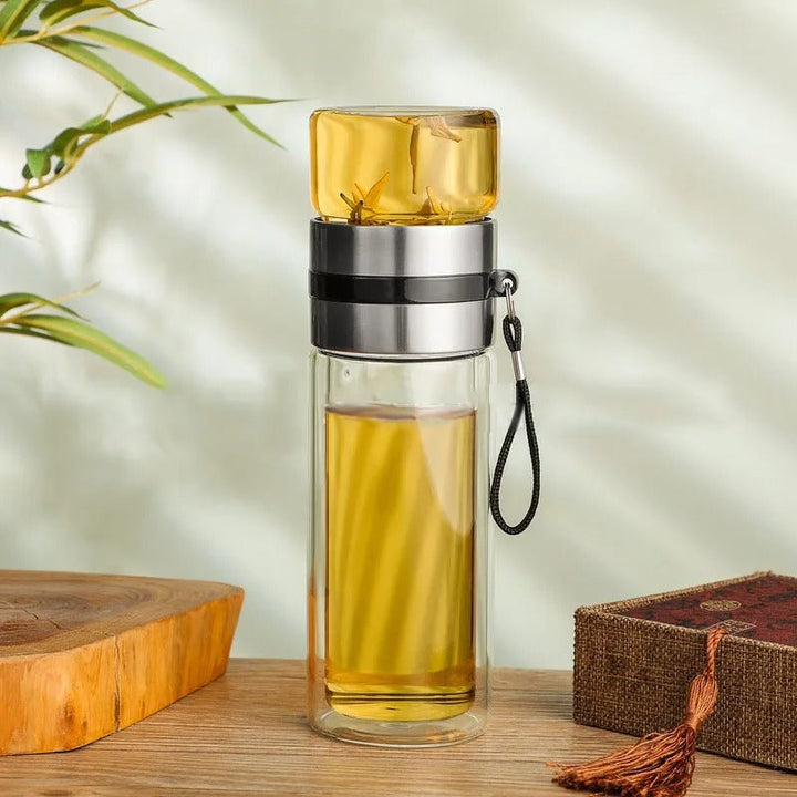 Perfekt teflaske til teelskere: bærbar, gennemsigtig med teinfuser, til friskbrygget te når som helst.